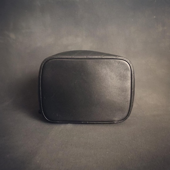 CHANEL Vintage Timeless CC Vanity - Picture 3 of 7